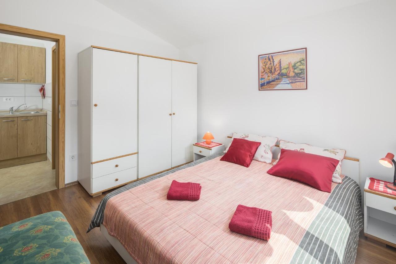 Relaxing Farm House Near Apartment Porec